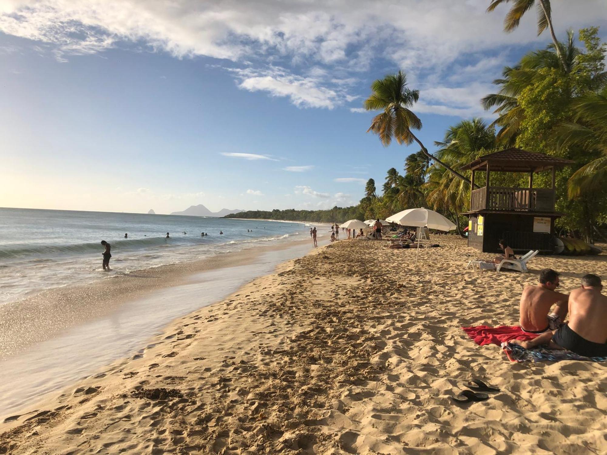 Beau T4 Refait A Neuf Proche Plage Sainte-Anne Exteriör bild